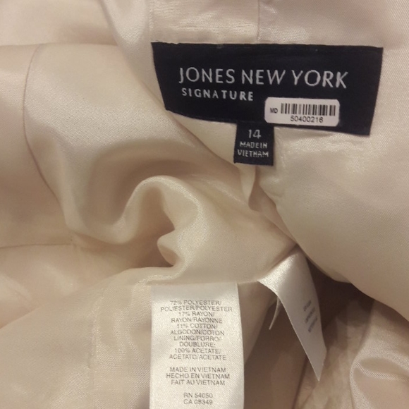 Jones New York/ Creme/Peplum Style/ Tweed Blazer - Picture 8 of 8